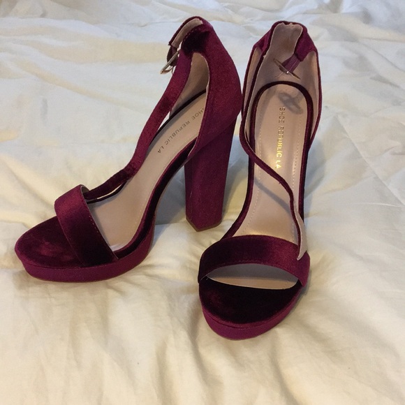 Velvet platform heel. Strappy ankle - Picture 1 of 4
